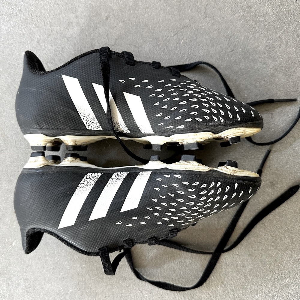 Adidas Kids predator cleats